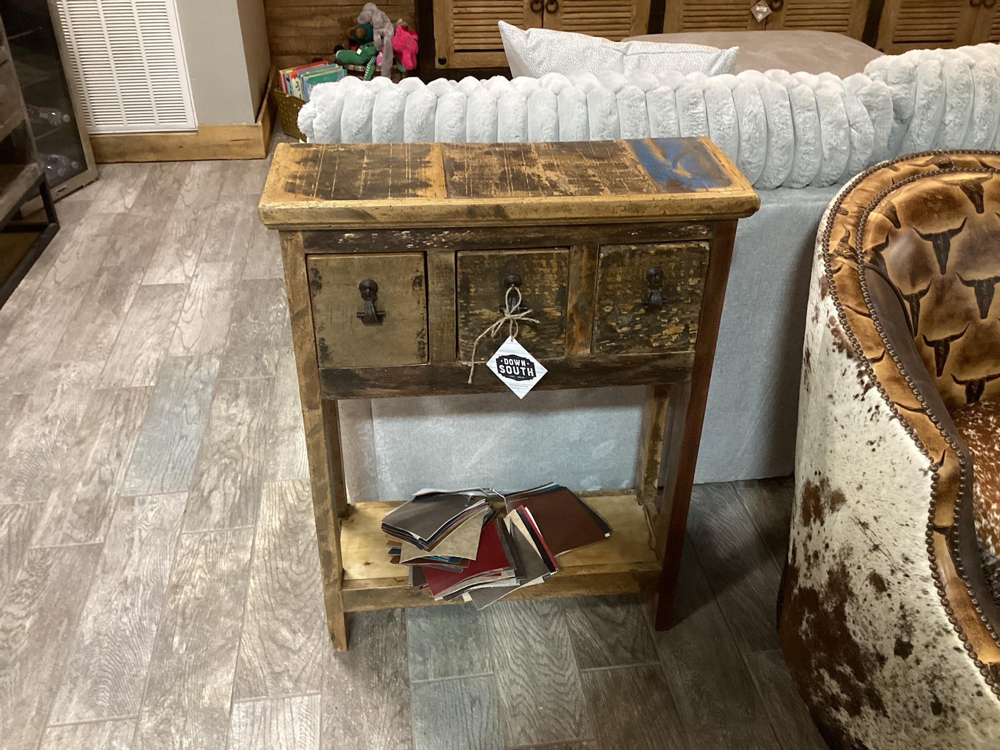 28" Cintia 3 Drawer Console Consolita - Cascara