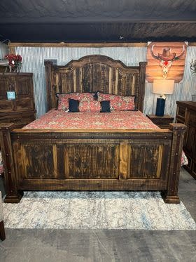 San Miguel Curved King Bed w/Nails & Metal - Natural Dark