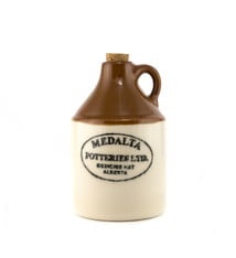 Civilization.ca - Treasures Gallery - Medalta Bean Pot