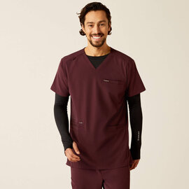 ARIAT® Ariat Men Derham 6 Pocket Scrub Top WineTasting Small
