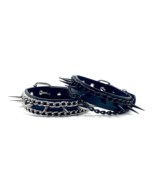 Goth choker with chain and spikes