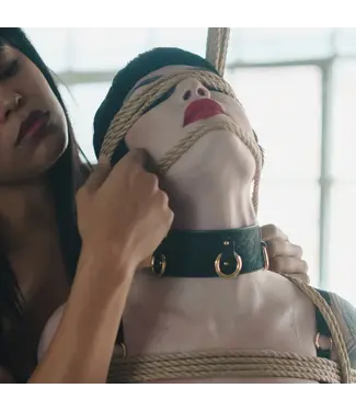 The model traitor Pony Leather Triple Ring Collar | Black Luxury BDSM