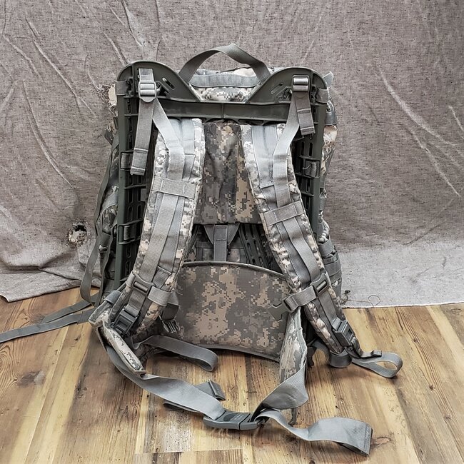 U.S. SURPLUS U.S. ACU MOLLE PACK -USED (W/NEW FRAME)