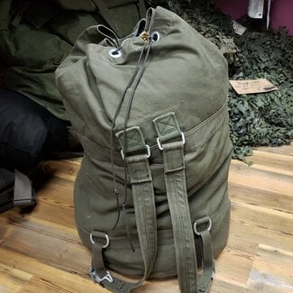 EUROPEAN SURPLUS GERMAN TOP LOAD CANVAS DUFFLE BAG