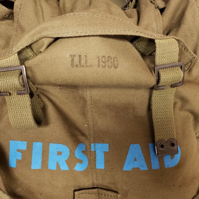 CANADIAN SURPLUS CANADIAN CIVIL DEFENCE FIRST AID POUCH