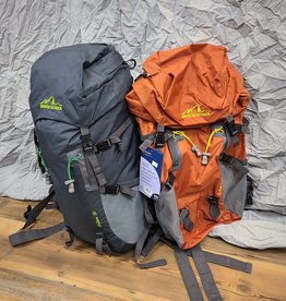 WORLD FAMOUS SPORTS THE ARCHES 35  LITER INTERNAL FRAME PACK