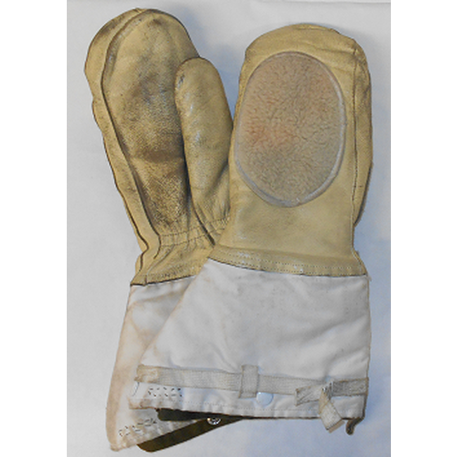 CANADIAN SURPLUS CANADIAN EXTREME COLD WEATHER MITTS #2 USED