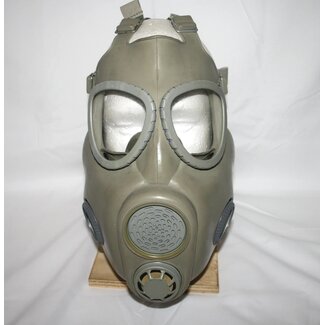 EUROPEAN SURPLUS M-10 CZECH GAS MASK
