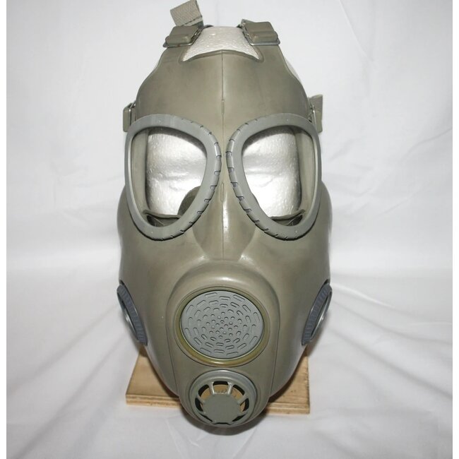 EUROPEAN SURPLUS M-10 CZECH GAS MASK