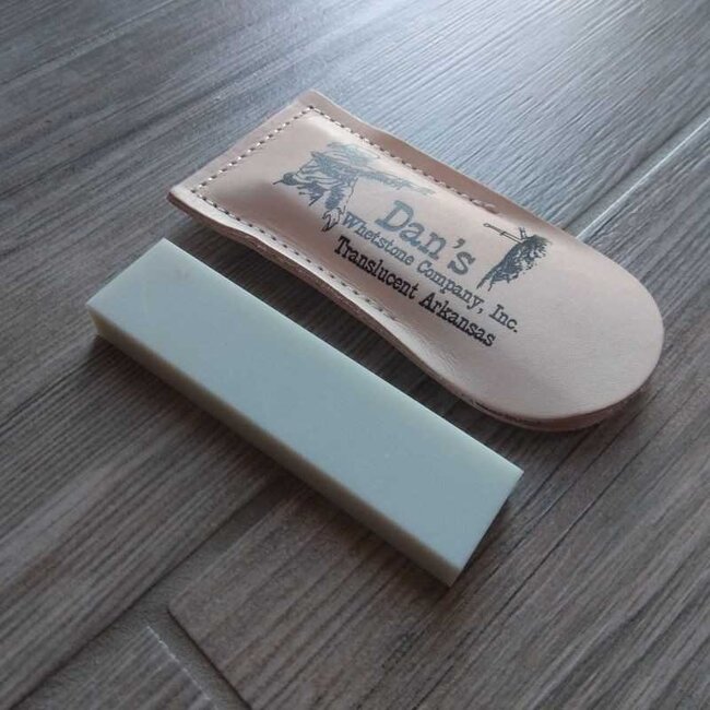 BLUE RIDGE KNIVES SHARPENING STONE W/LEATHER SHEATH
