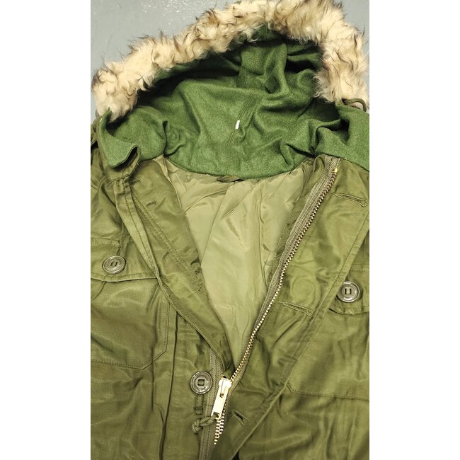 CANADIAN SURPLUS CANADIAN FORCES 1970s  EXTREME COLD WEATHER PARKA w/FAUX FUR HOOD