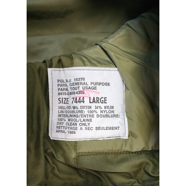 CANADIAN SURPLUS CANADIAN FORCES 1970s  EXTREME COLD WEATHER PARKA w/FAUX FUR HOOD