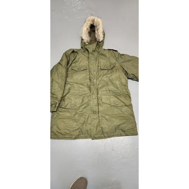 CANADIAN SURPLUS CANADIAN FORCES 1970s  EXTREME COLD WEATHER PARKA w/REAL FUR HOOD