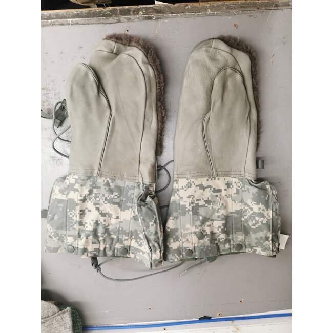 U.S. SURPLUS ACU  EXTREME COLD WEATHER MITTS -MEDIUM