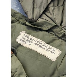 CANADIAN SURPLUS 1986  DOWN SLEEPING BAG - GREAT CONDITION
