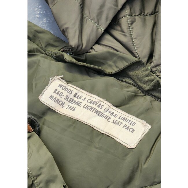 CANADIAN SURPLUS 1986  DOWN SLEEPING BAG - GREAT CONDITION