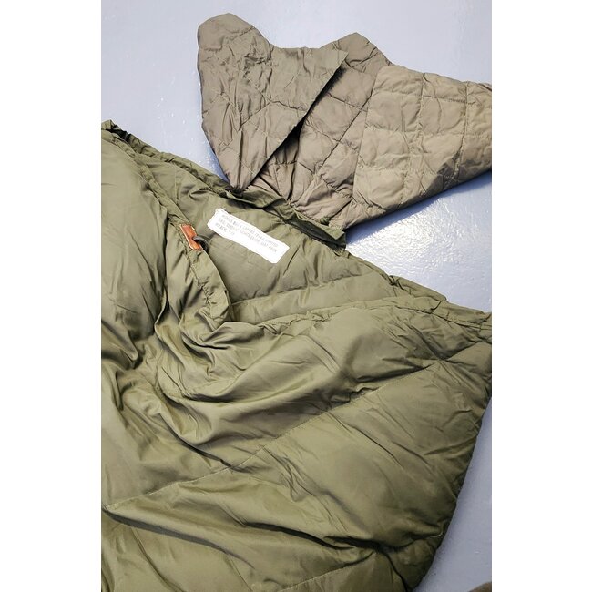CANADIAN SURPLUS 1986  DOWN SLEEPING BAG - GREAT CONDITION