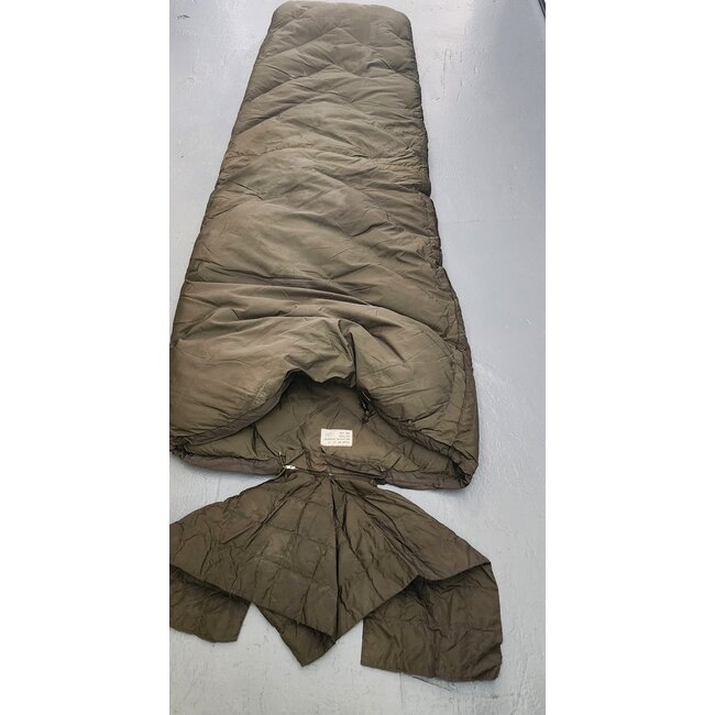 CANADIAN SURPLUS 1956 DOWN SLEEPING BAG - GREAT CONDITION