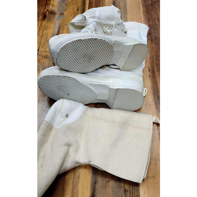 CANADIAN SURPLUS CANADIAN MUKLUK - MINT CONDITION