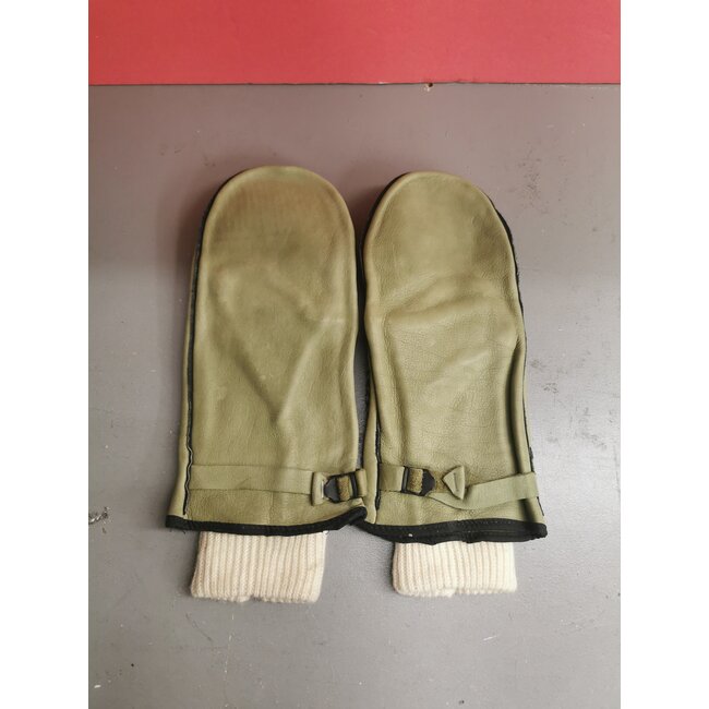 CANADIAN SURPLUS VINTAGE LEATHER MITTS (GOOD CONDITION)
