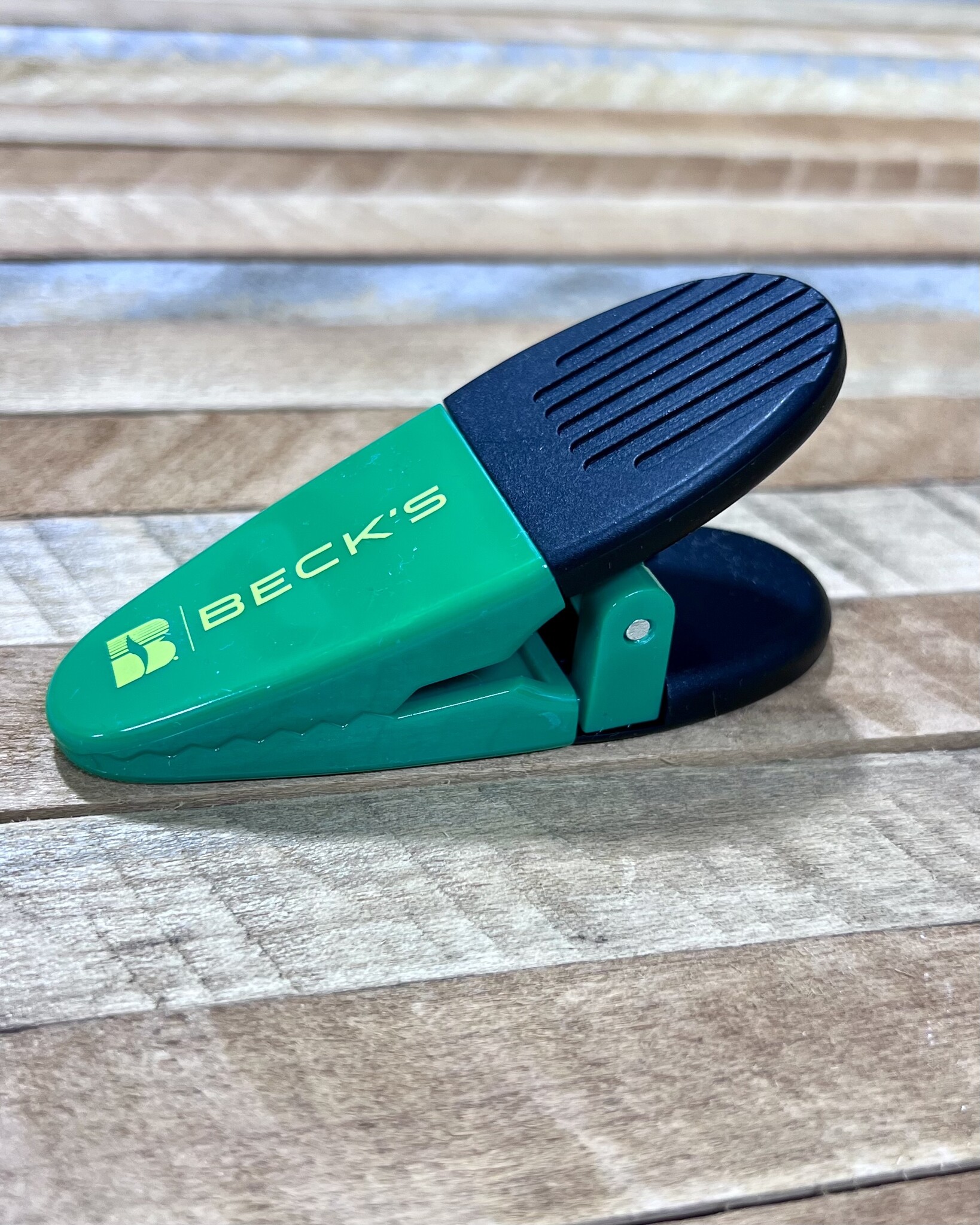 04622 Magnetic Clip - Beck's Country Store