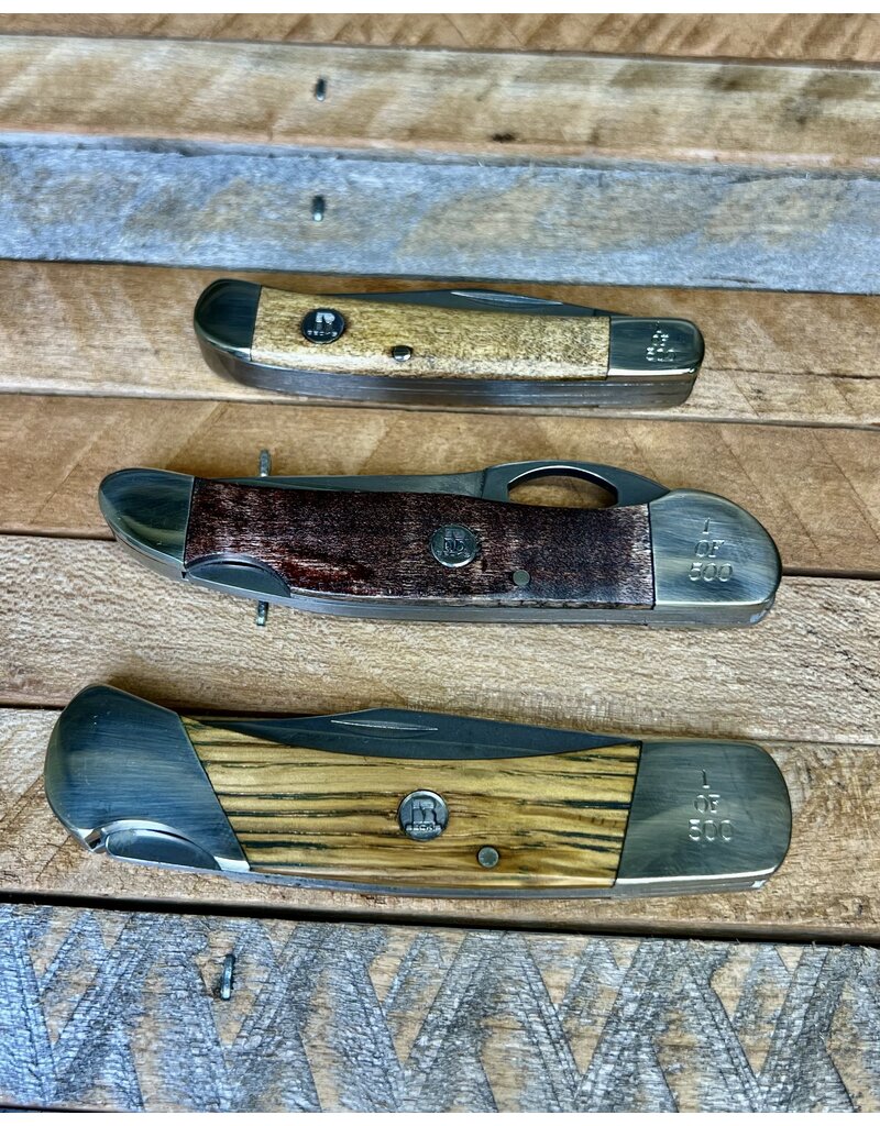 01607 Barn Door Collector Series Knife