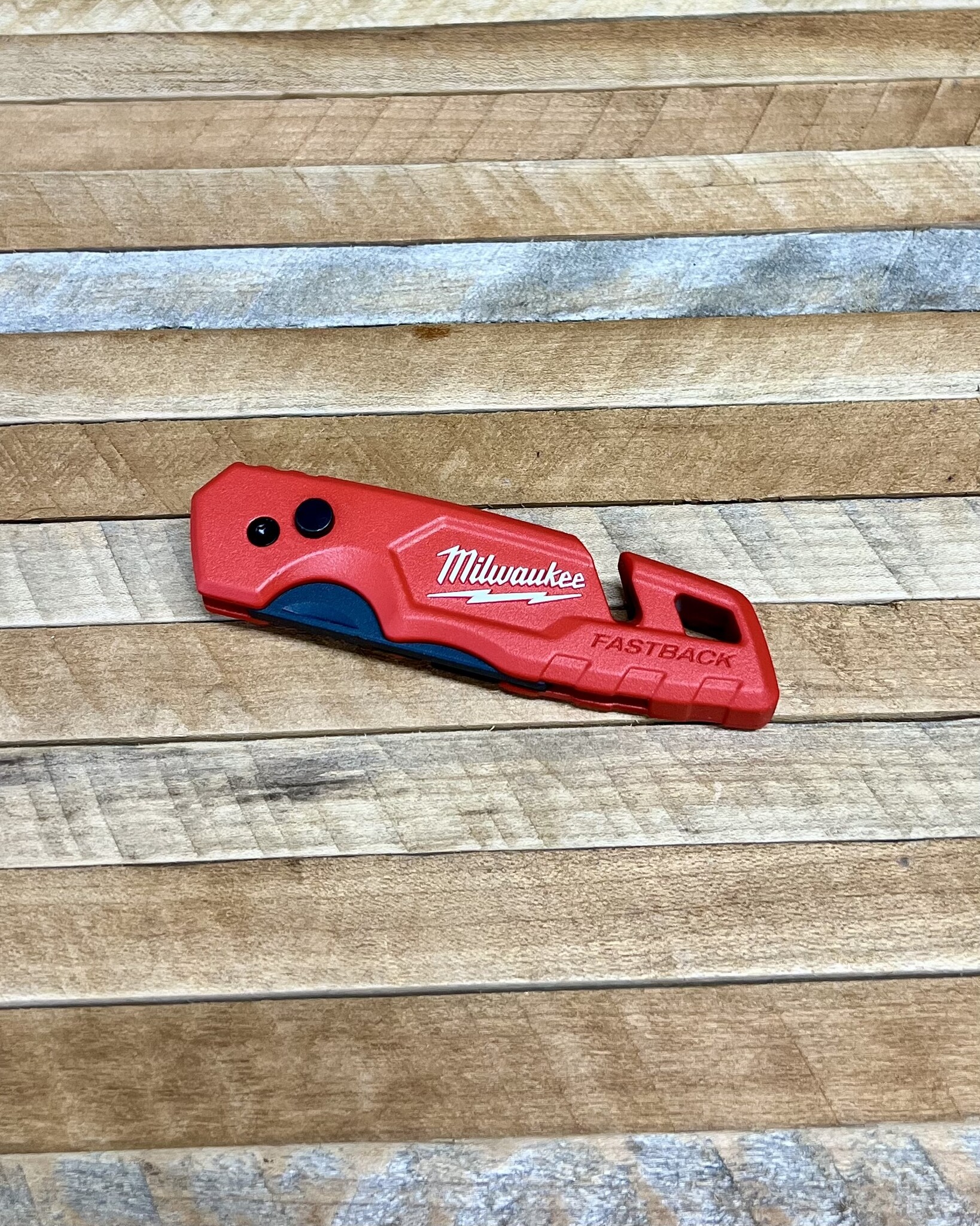 03665 Milwaukee Fast Back Folding Utility Knife - Beck's Country Store