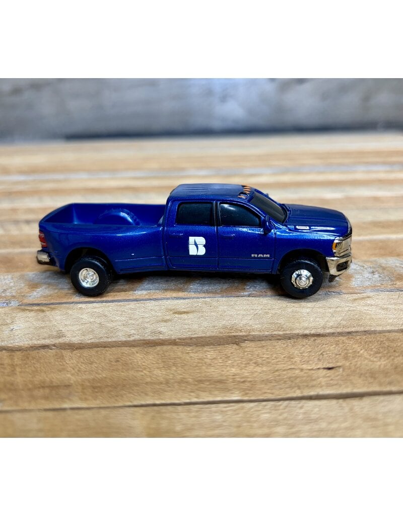 04979 Dually Pick Up Truck