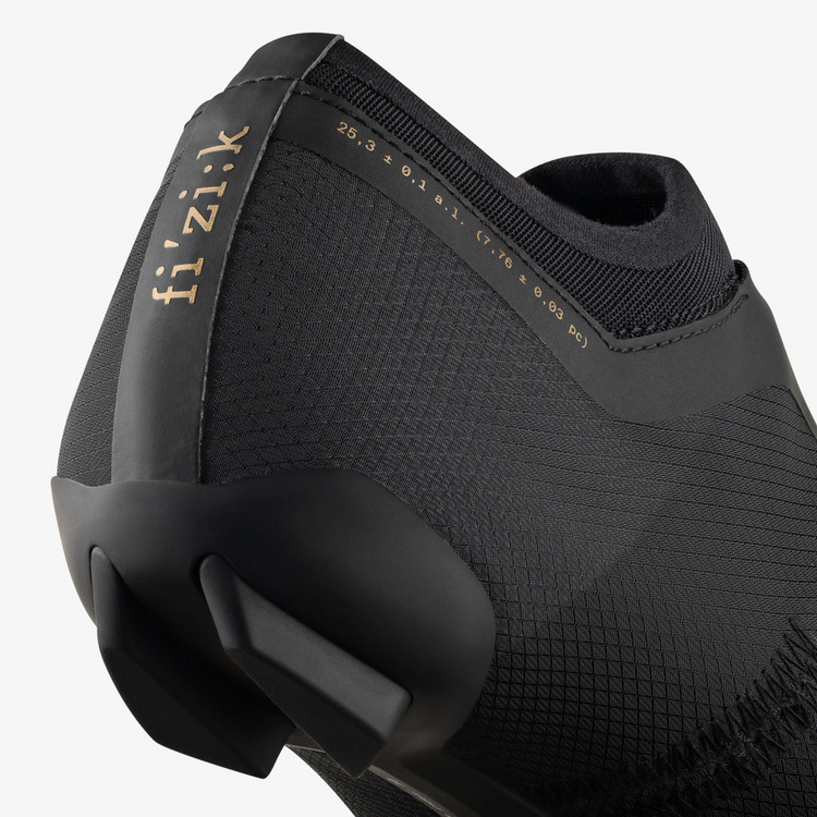 FIZIK Vega Carbon (Coal Black / Black)