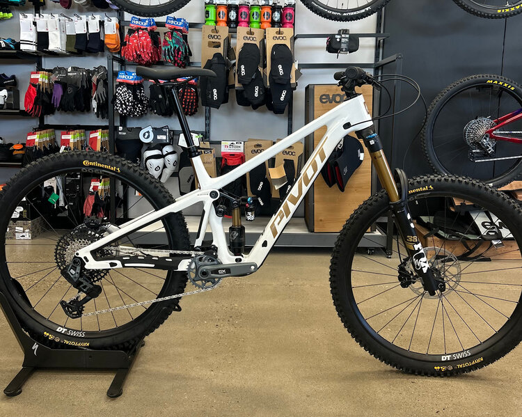 Pivot Firebird Ride GX AXS Air White/Gold (Medium)