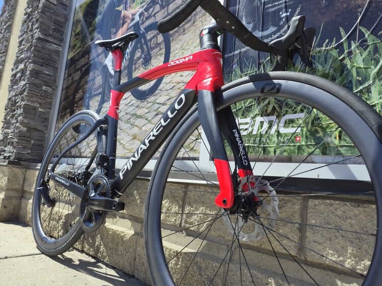 Pinarello Pinarello Dogma F12 Black/Red 53 (Used)