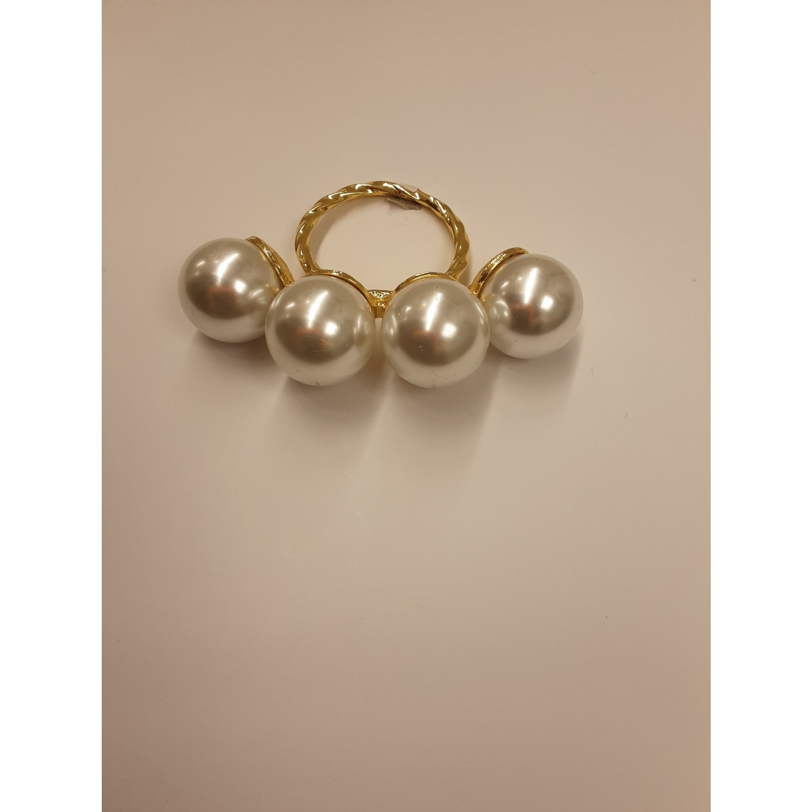 TWS 4 Pearls Napkin Ring