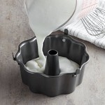 OXO GG NON-STICK PRO CAKE PAN - 9'' SQUARE - The Westview Shop