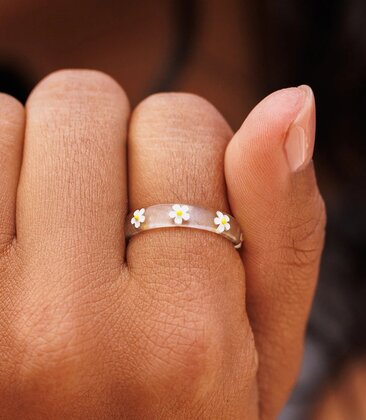 Daisy Resin Ring