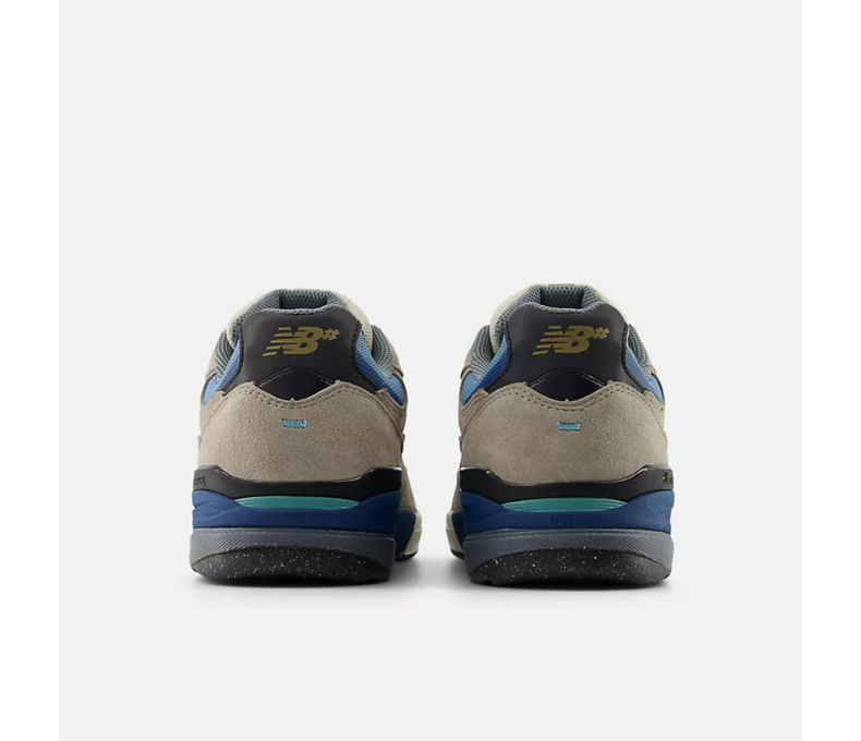 Numeric Andrew Reynolds 933