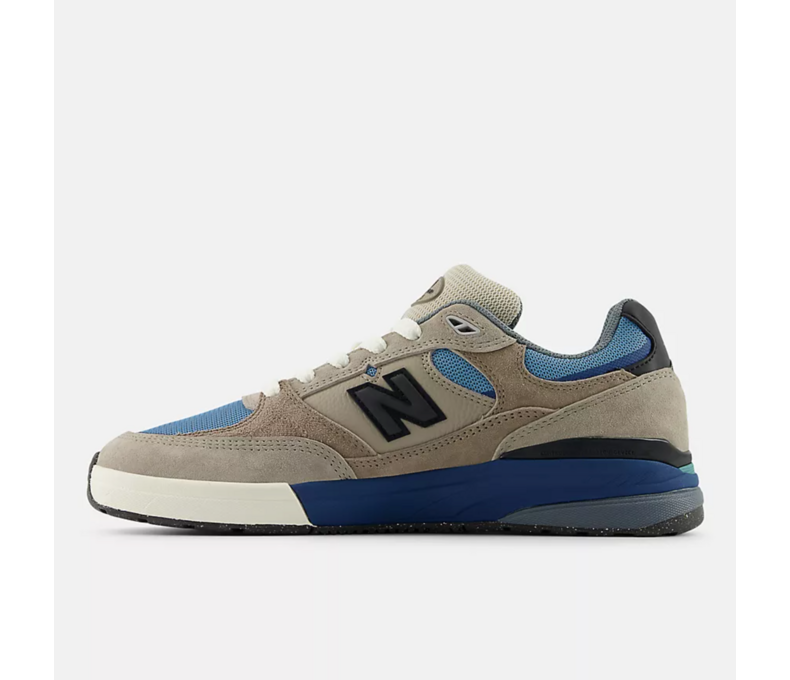 Numeric Andrew Reynolds 933