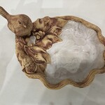 Charlestowne Porcelaine DISH, BIRD on a Grape Leaf, scalloped, 8"D, CHAP)