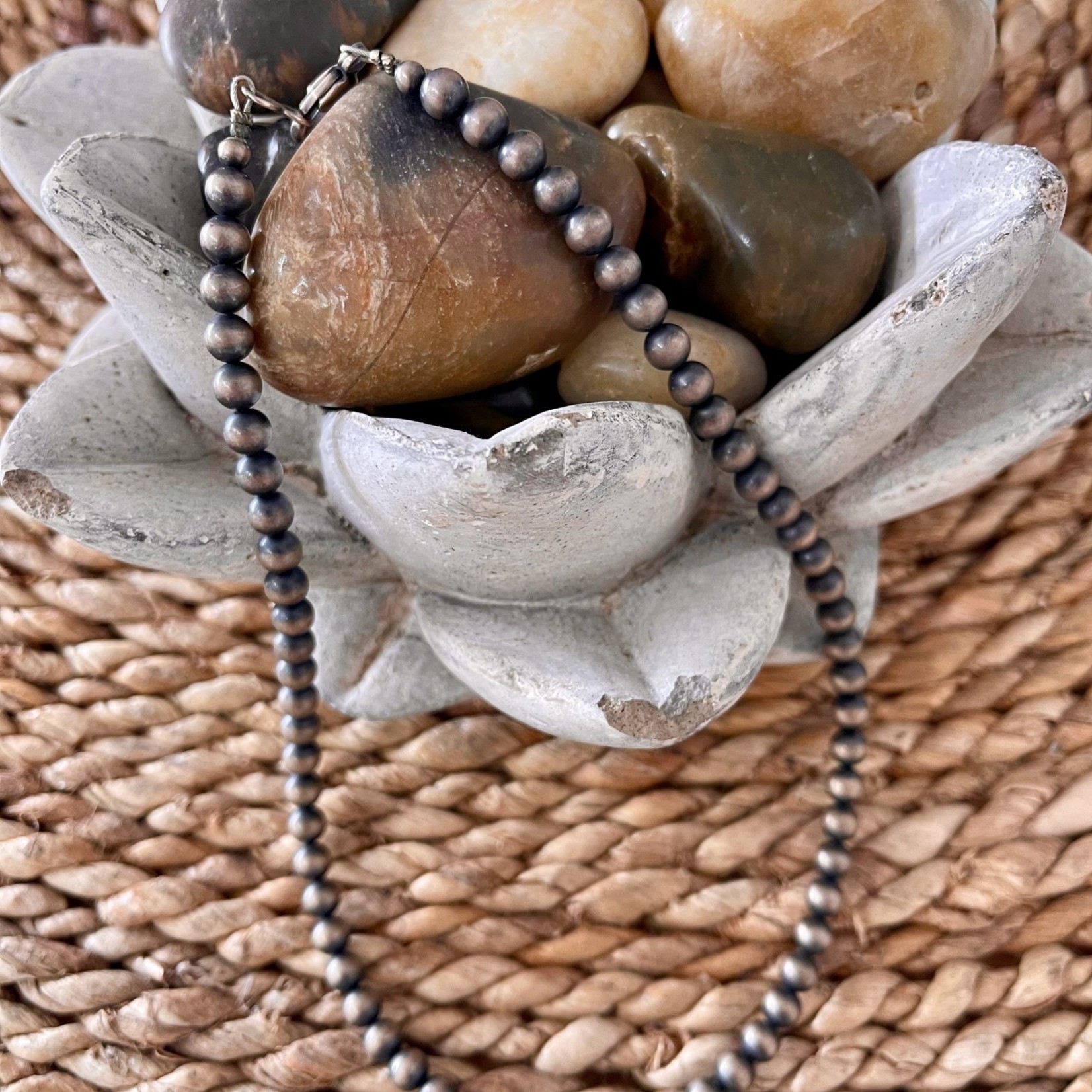 Rare Finds NAVAJO PEARL necklace  16" Native American Artist Design, single strand RARE