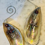Dorothy  Fine Ornament, Mussel w/charms, DORF