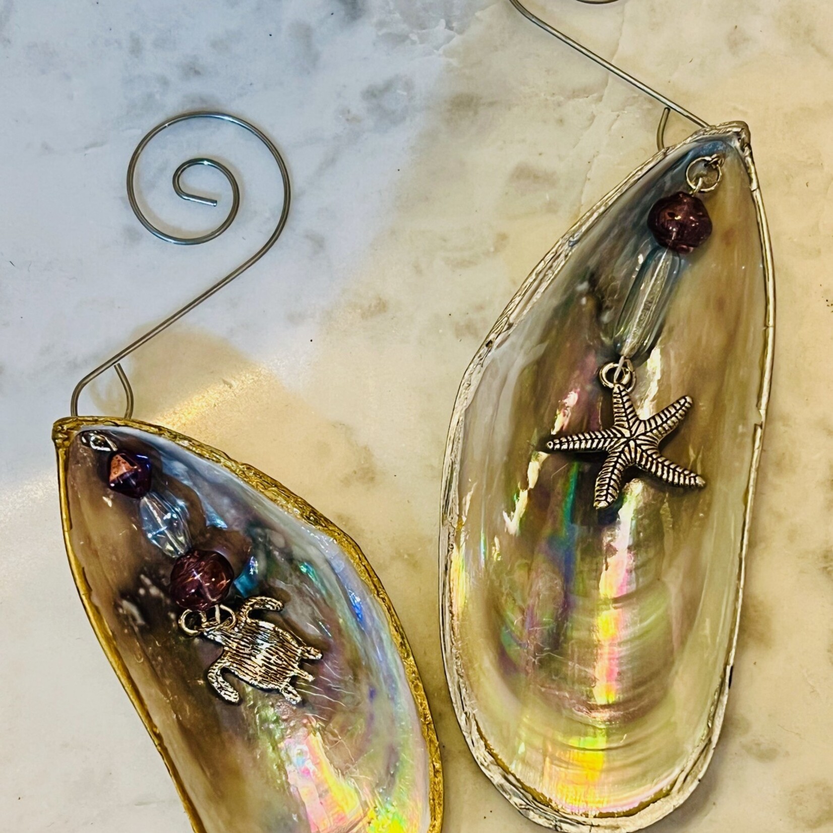 Dorothy  Fine Ornament, Mussel w/charms, DORF