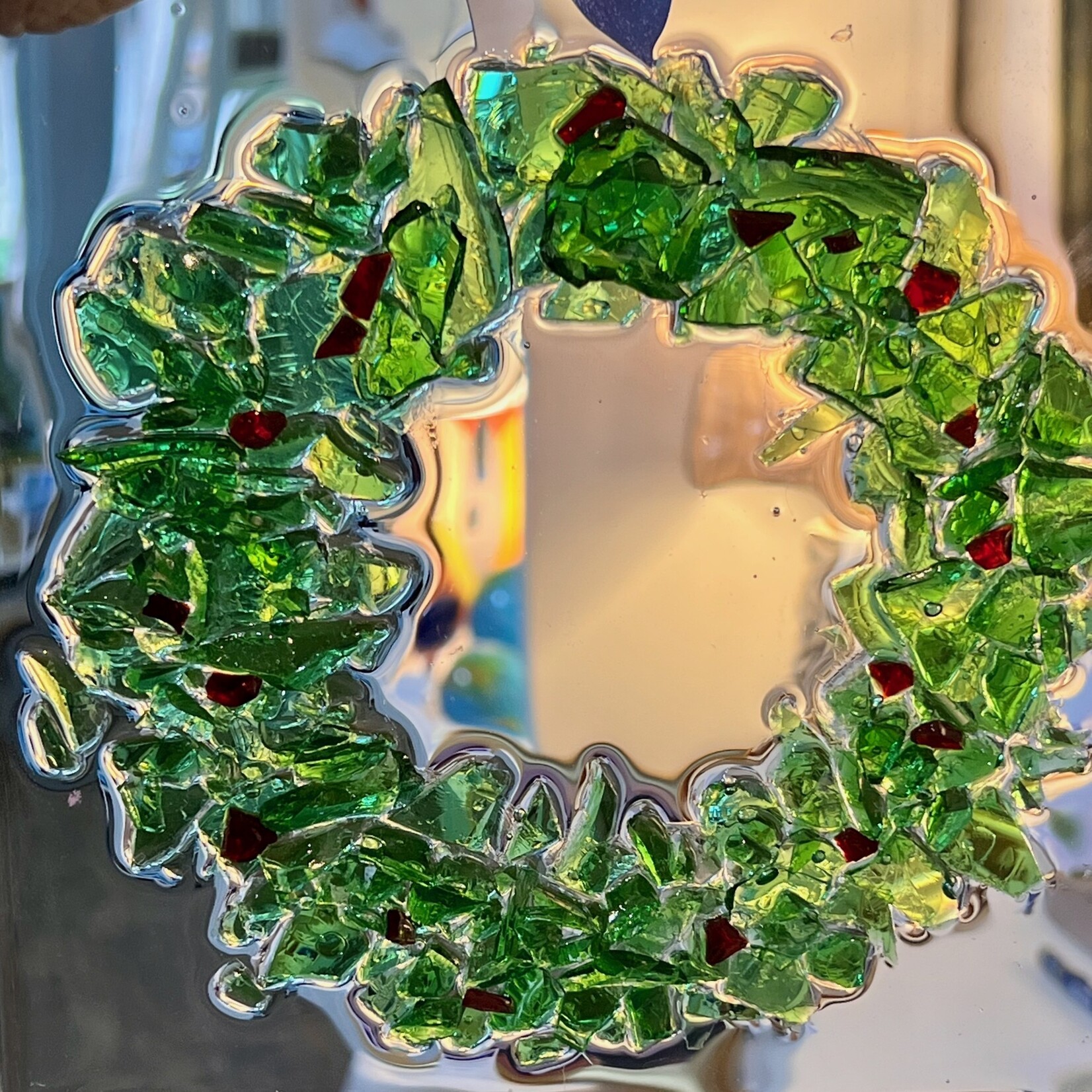 Sue by the Seashore Holiday Wreath, glass, 13" sq", SUES