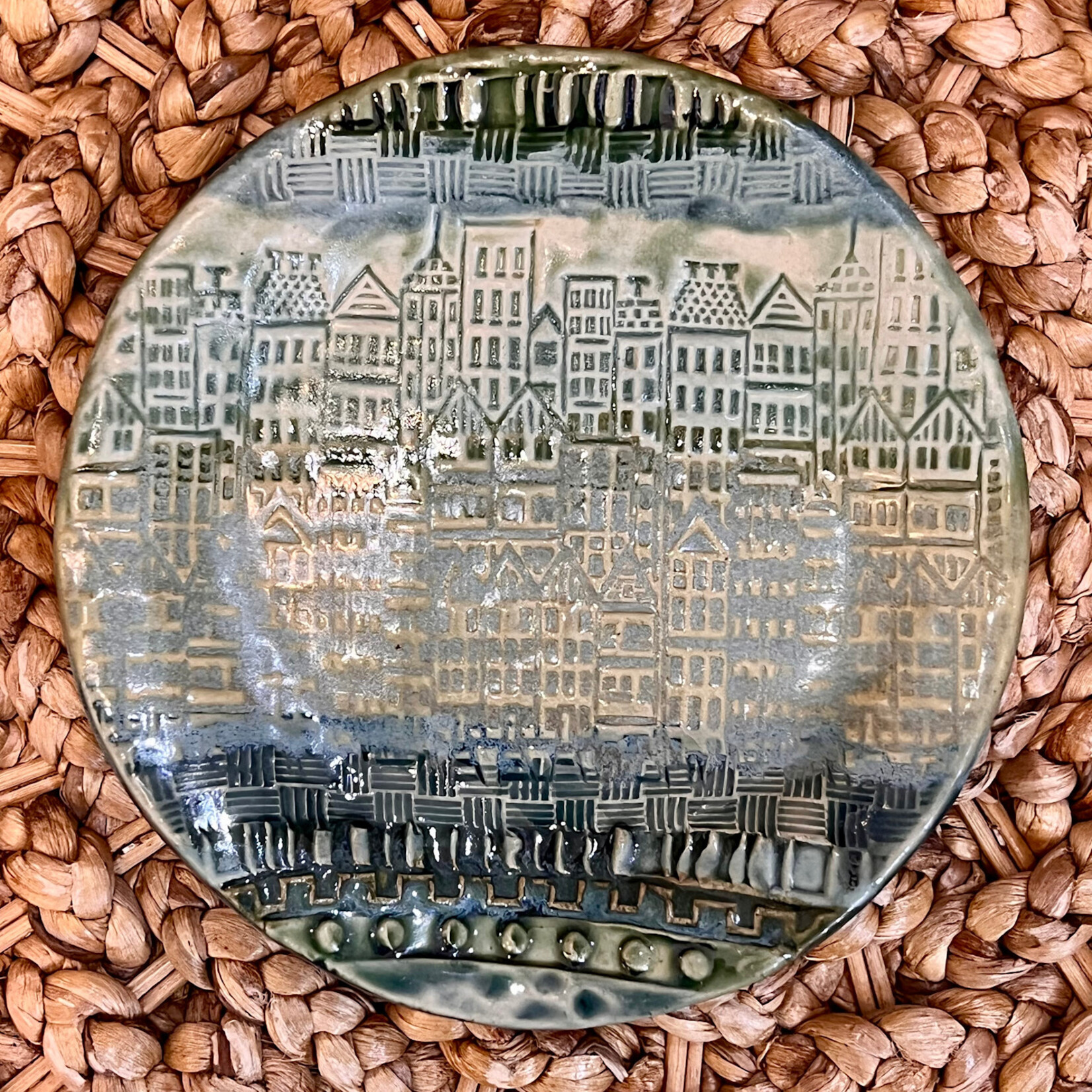 Ellen Robinson APPETIZER PLATE/CITYSCAPE,  round, textured, 6", EJAY
