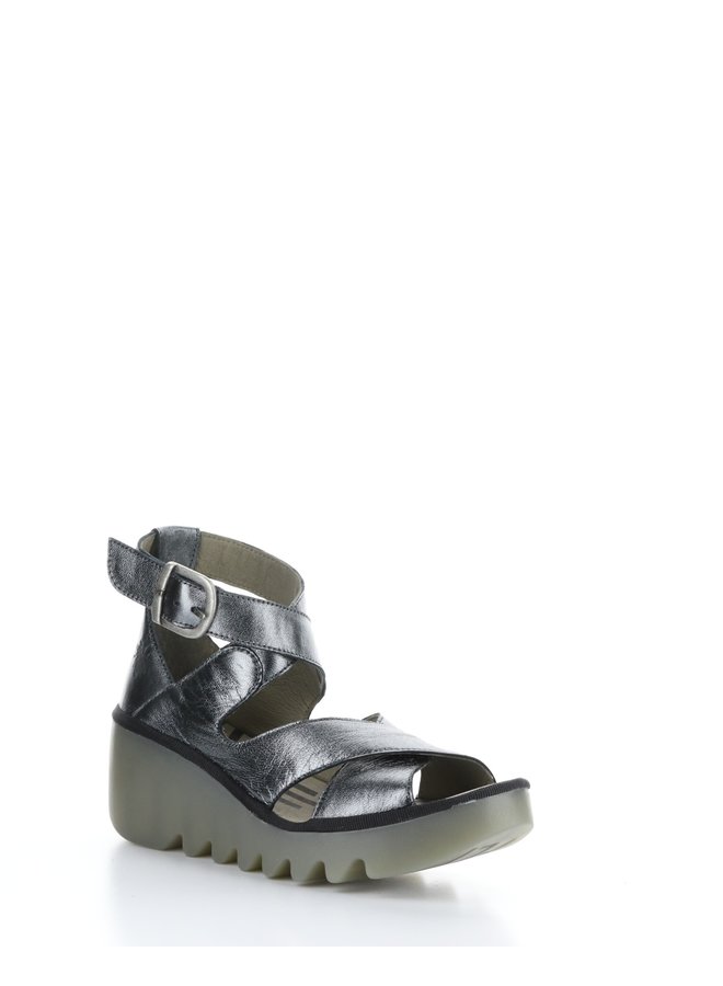 Buckle criss-cross sandal BYRE410