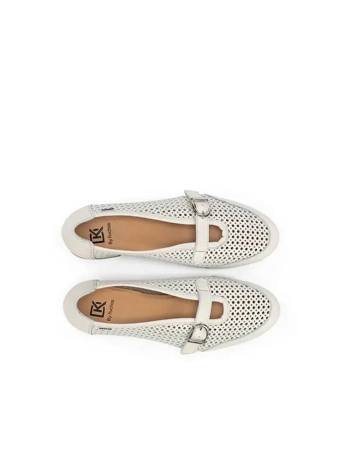 Perforated summer shoe D9506