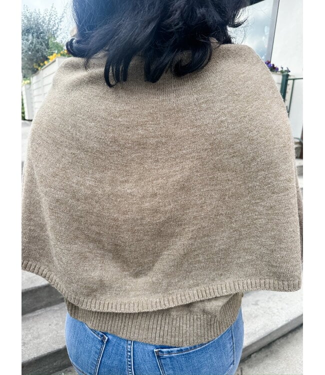 CAPE SWEATER