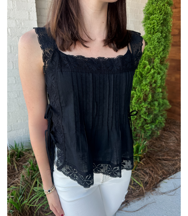 LACE SIDE TIE TOP