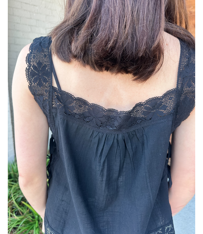 LACE SIDE TIE TOP