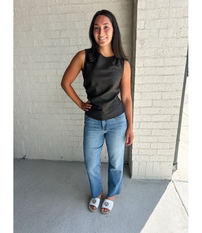 VEGAN SHELL TOP