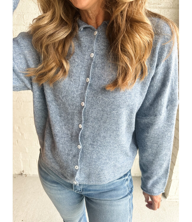BUTTON CARDY SWEATER