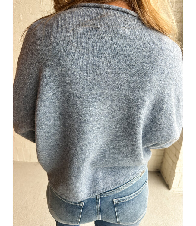 BUTTON CARDY SWEATER